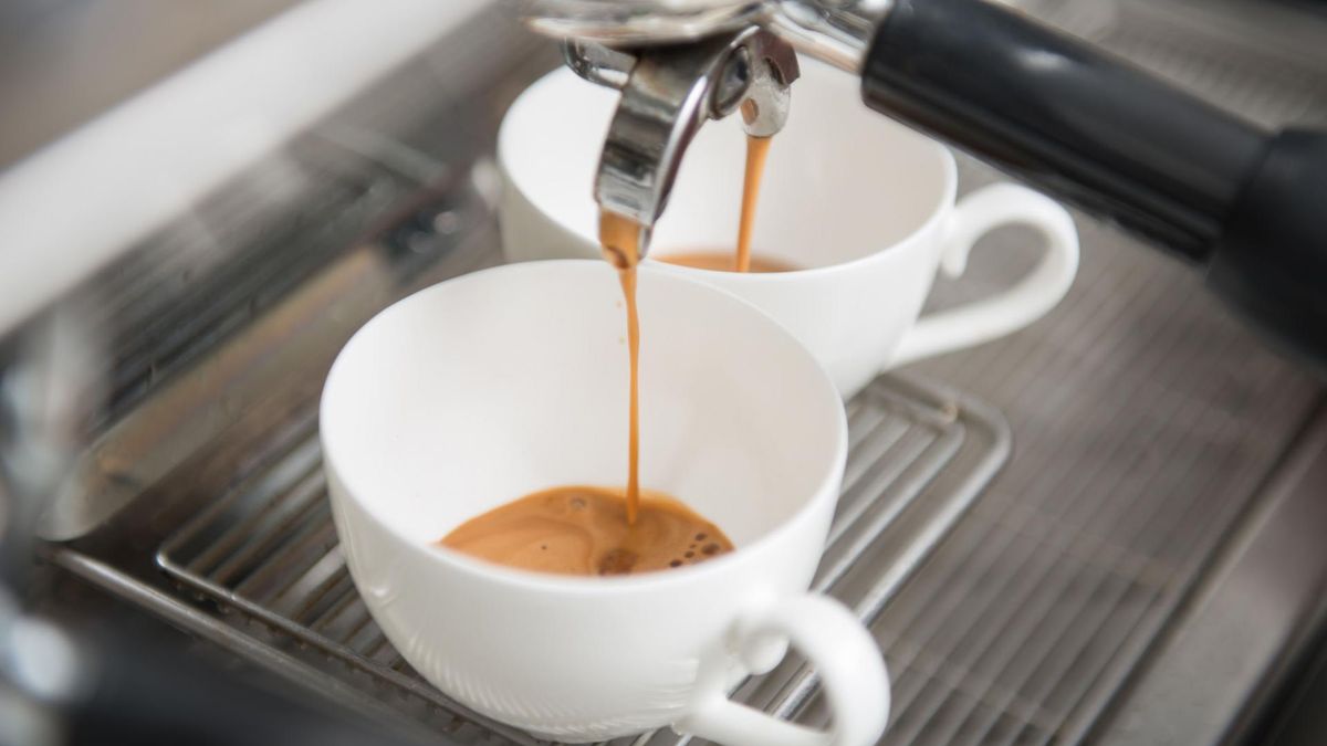 Kawa zawiera kofeinę