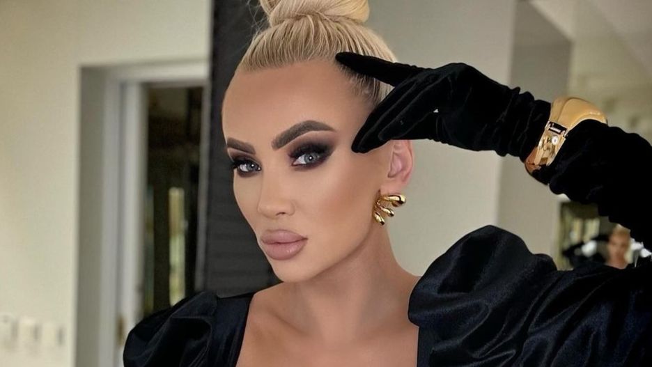 Izabela Macudzińska tym razem postawiła na małą czarną 