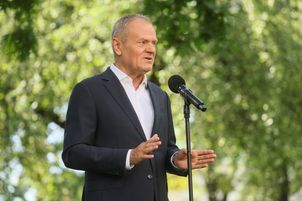 "Pamiętajcie przy tankowaniu". Tusk uderza w Nawrockiego