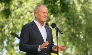 "Pamiętajcie przy tankowaniu". Tusk uderza w Nawrockiego