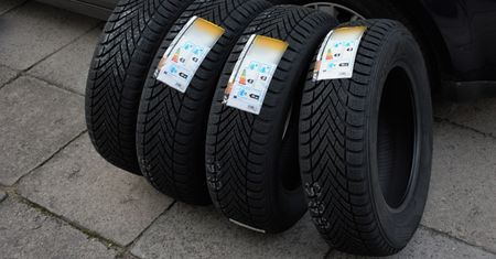 "Zimówki" do kompaktu. Test opon ADAC 2021