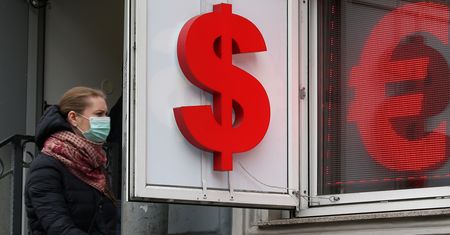 Kursy walut NBP 24.04.2020 Piątkowy kurs euro, funta, dolara i franka szwajcarskiego