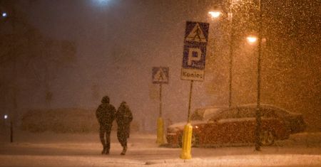 Wysłano alerty RCB. Ostrzeżenia przed zawiejami i zamieciami śnieżnymi