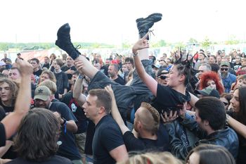 Jarocin Festiwal 2025. Tak bawicie się na piątkowych koncertach