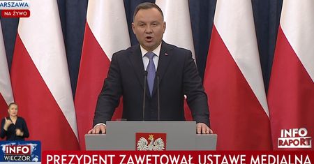 Dziennikarz TVN pokazał zdjęcie. Kadr z TVP Info zaskakuje