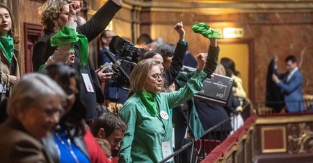 Historyczny przełom we Francji. Aborcja uznana za konstytucyjne prawo