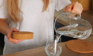 Dodaj do wody wieczorem. Wspomoże zasypianie i odporność