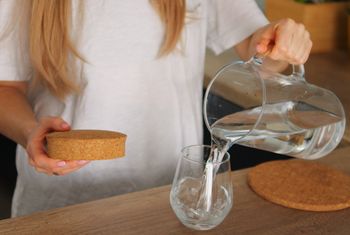 Dodaj do wody wieczorem. Wspomoże zasypianie i odporność