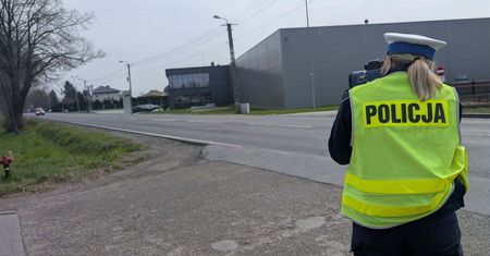 Dwie kontrole, dwa zatrzymane prawa jazdy. Kierowcy słono zapłacą za brawurę