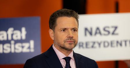 Zadzwoniliśmy do szkoły Trzaskowskiego. Nie wyślą mu zaproszenia