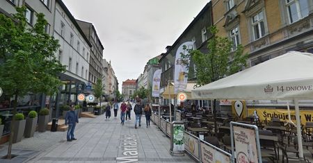 Katowice. Miłosne igraszki na miejskiej ławce. Nagranie wyciekło do sieci