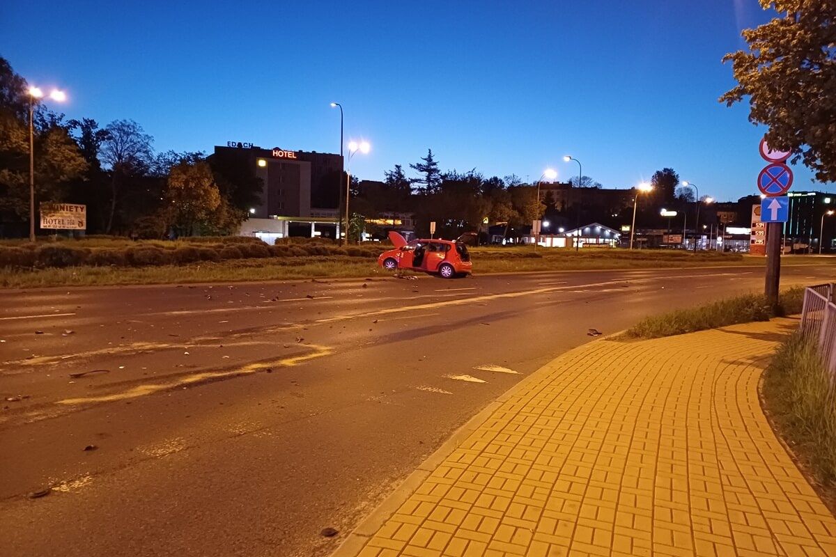 Zderzenie trzech aut na skrzyżowaniu al. Solidarności z ul. Dolna 3 Maja w Lublinie