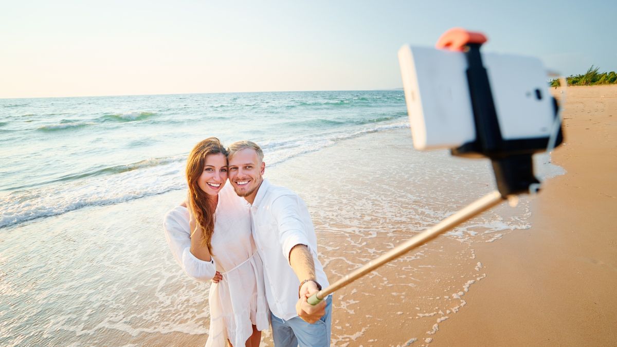 Do czego przydaje się telefon w czasie urlopu?
