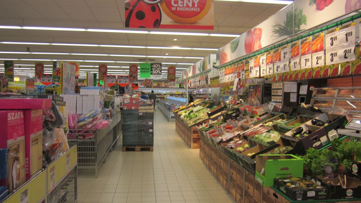 Biedronka kusi promocjami