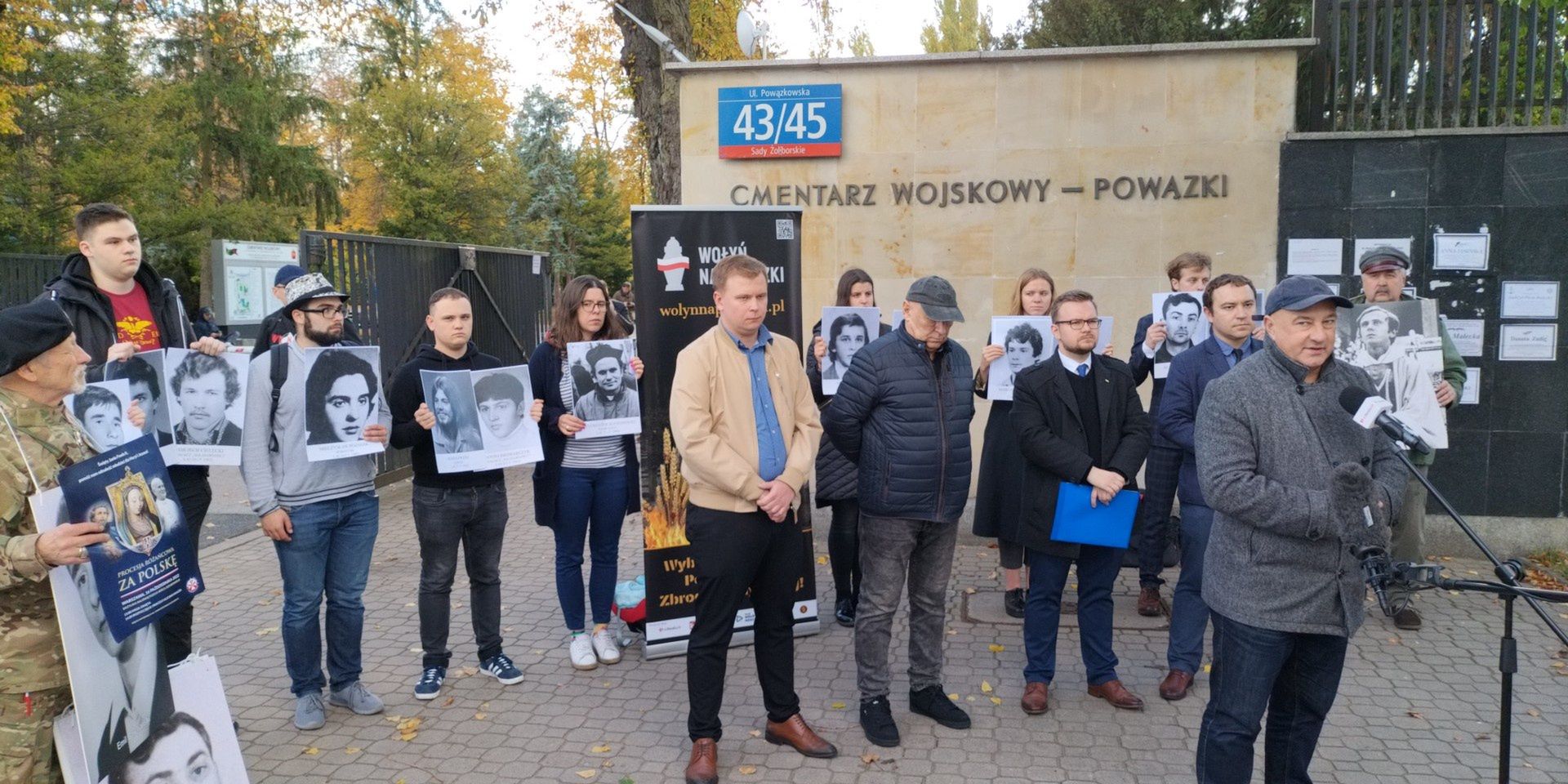 Protest i krzyki na pogrzebie Jerzego Urbana