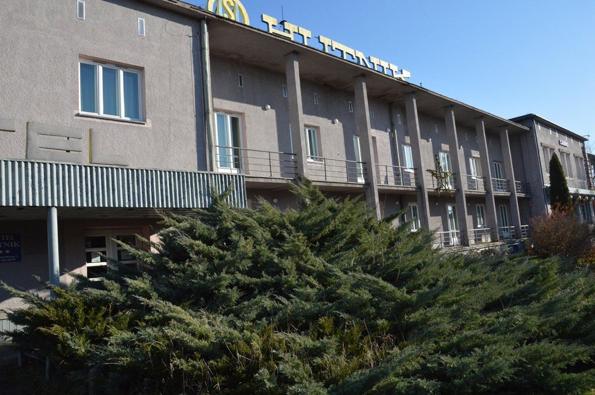 Kiedyś „Dom Gościnny Dyrekcji Zakładów Przemysłowych” dziś Hotel i Restauracja Hutnik