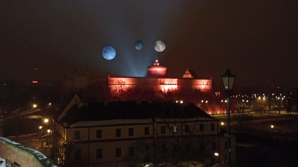 Planety nad Zamkiem w Lublinie. Ekipa filmowa Netflix kręci reklamę nowego filmu - Rebel Moon