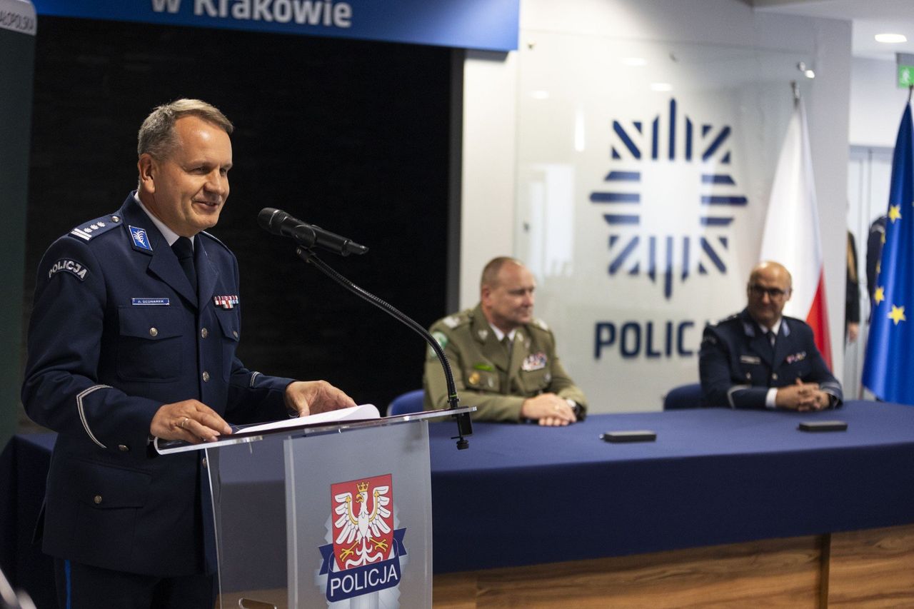 Kraków: Klasy mundurowe pod skrzydłami straży granicznej i policji.