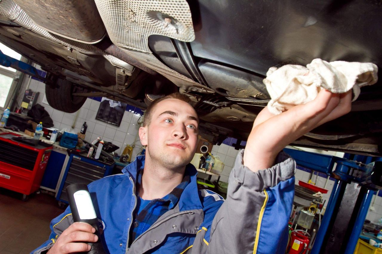 Pracują na pełen etat, żyją z minimum. 1,4 mln Polaków na najniższej krajowej