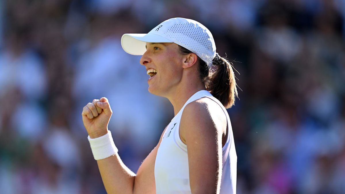 LONDON, ENGLAND - JULY 10: Iga Swiatek of Poland celebrates after winning match point against Belinda Bencic of Switzerland during the Ladies' Singles semi-final match on day eleven of The Championships Wimbledon 2025 at All England Lawn Tennis and Croquet Club on July 10, 2025 in London, England. (Photo by Visionhaus via Getty Images)