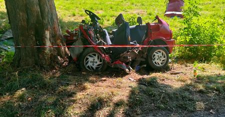 Koszmarny wypadek. Strażacy ratowali swojego kolegę. Z samochodu nic nie zostało