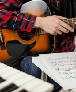 Nauka gry na gitarze: samodzielnie czy z nauczycielem?