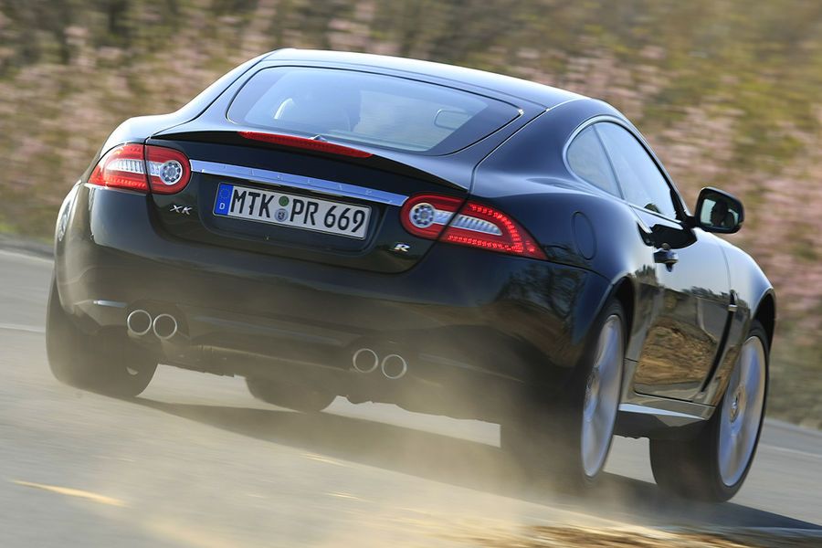 Jaguar XKR (źródło: Auto Motor und Sport)