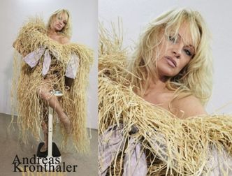 Pamela Anderson pozuje w sukience ze słomy (ZDJĘCIA)