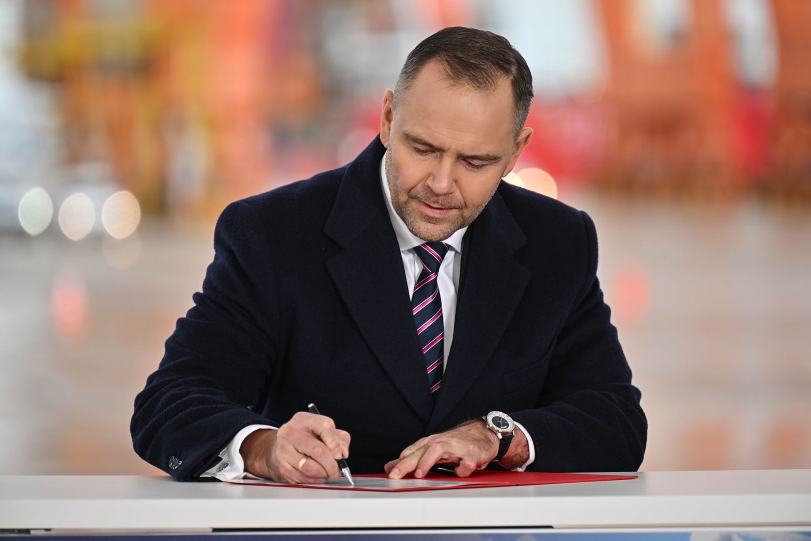 "Jest mentalnym konfederatą". Wipler o spotkaniu Nawrocki-Mentzen