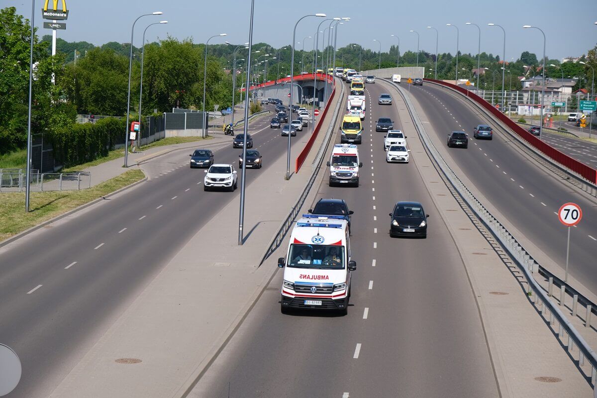 Przejazd ambulansów przez Lublin