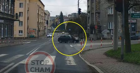 Rowerzysta cudem uniknął tragedii. Internauci są bezlitośni