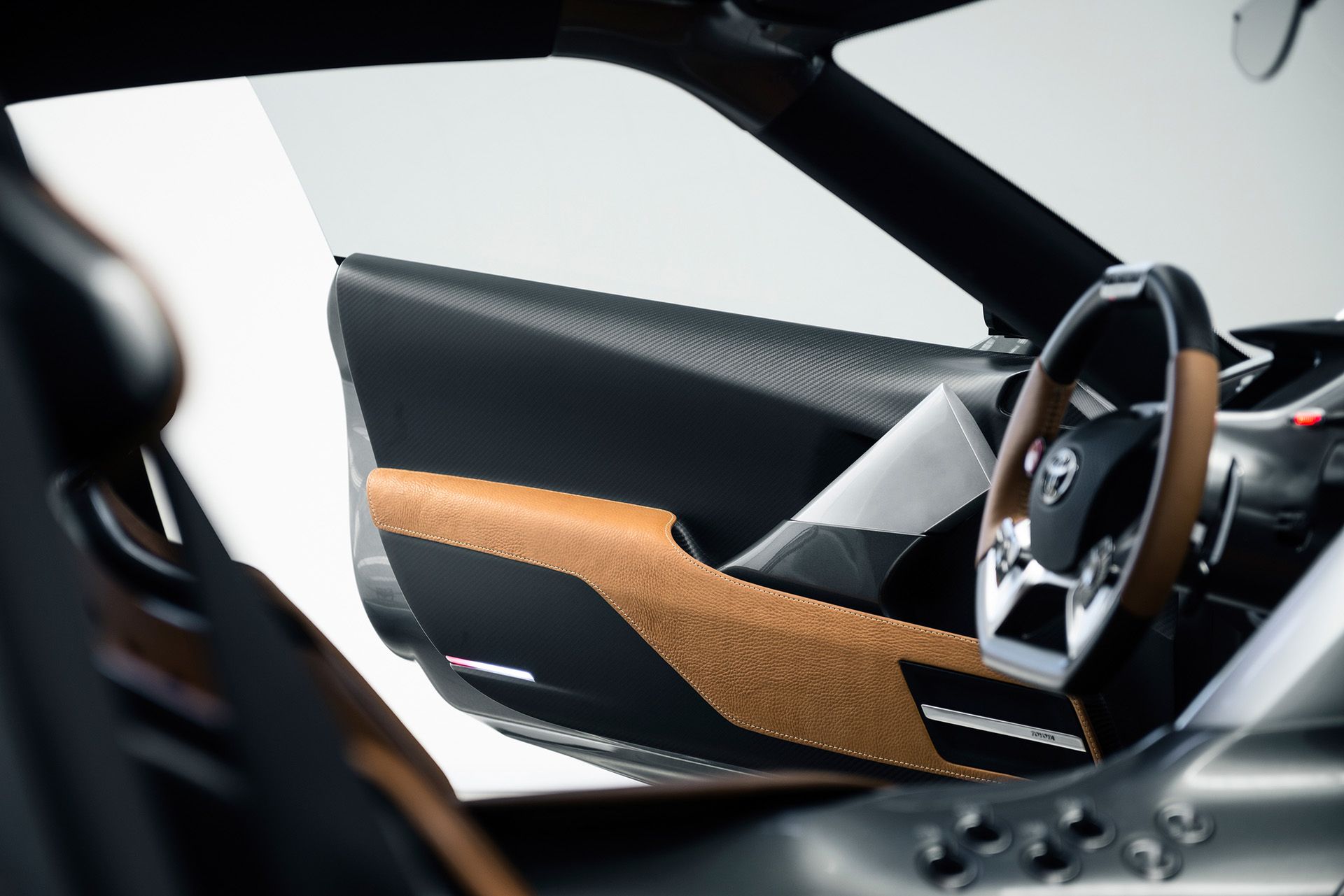 Koncepcyjna Toyota FT-1 w nowej galerii zdjęć 23
