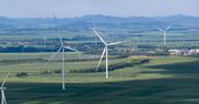 Działanie wiatraków. Pochodzi z nich 35% energii elektrycznej w Polsce