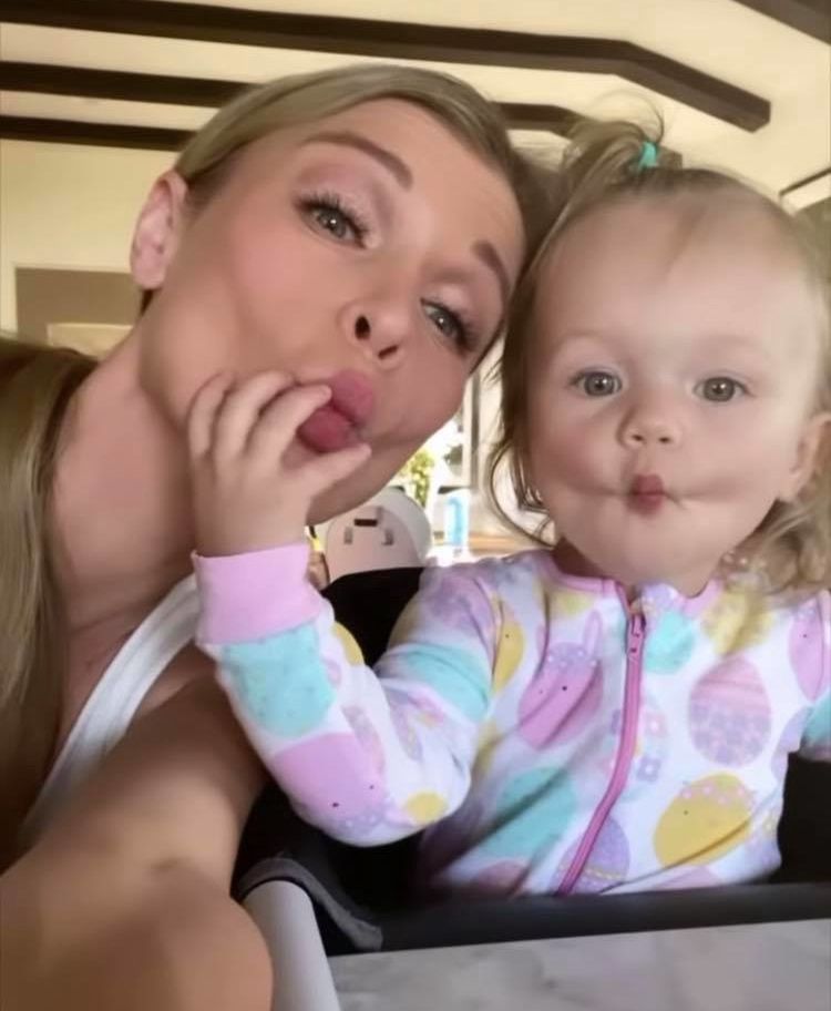 Joanna Krupa z rodziną
