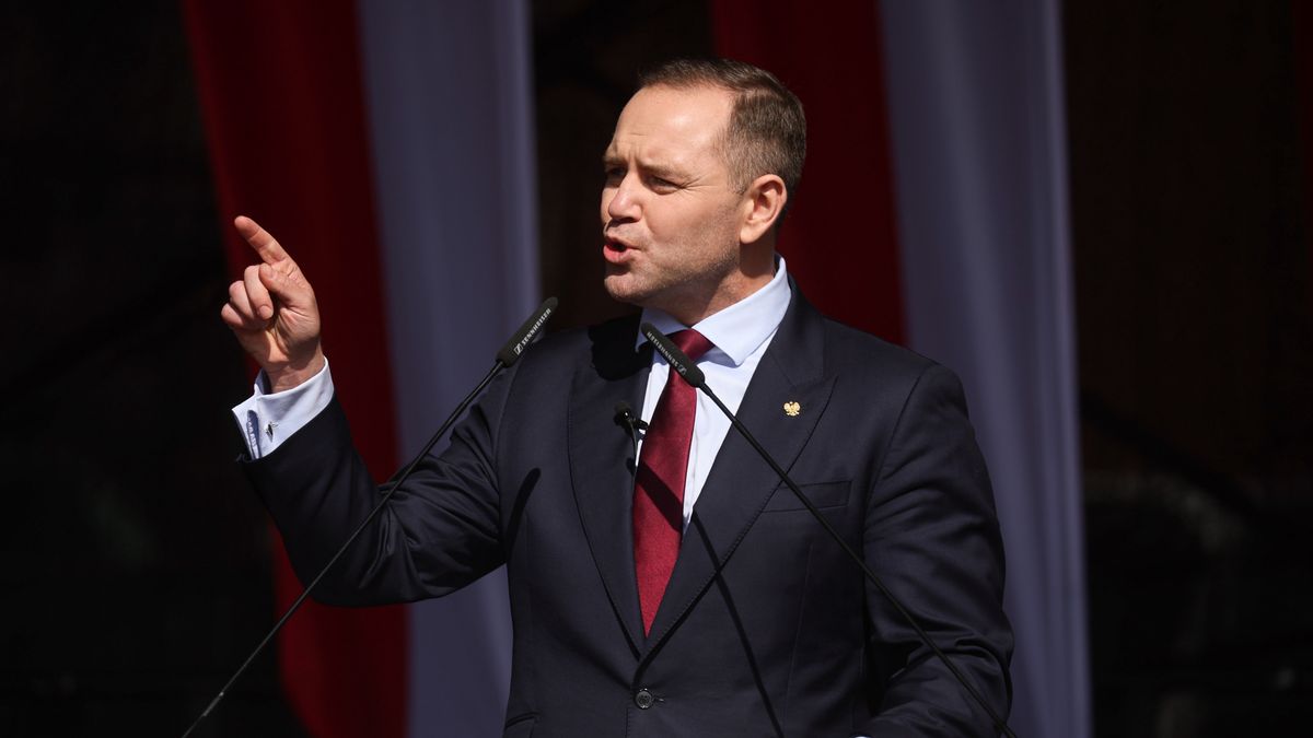 Karol Nawrocki
Leszek Szyma�ski
ho�d pruski, Kr�lestwo Polskie, marsz, marsz patriot�w, pis, pomnik Kopernika, 1000, 1000., 500, 500., polityk, polityka, kampania wyborcza, kandydat, popierany, prezydenta RP, gest