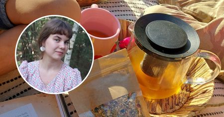 Z dziećmi zajada się dziką różą. Autorka książki o ziołach mówi, jak budować odporność