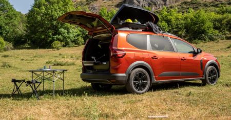 Dacia Jogger w roli taniego kampera. Hiszpanie mają gotowy zestaw