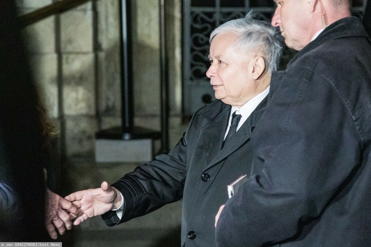 Jarosław Kaczyński na Wawelu. Odwiedził grób brata
