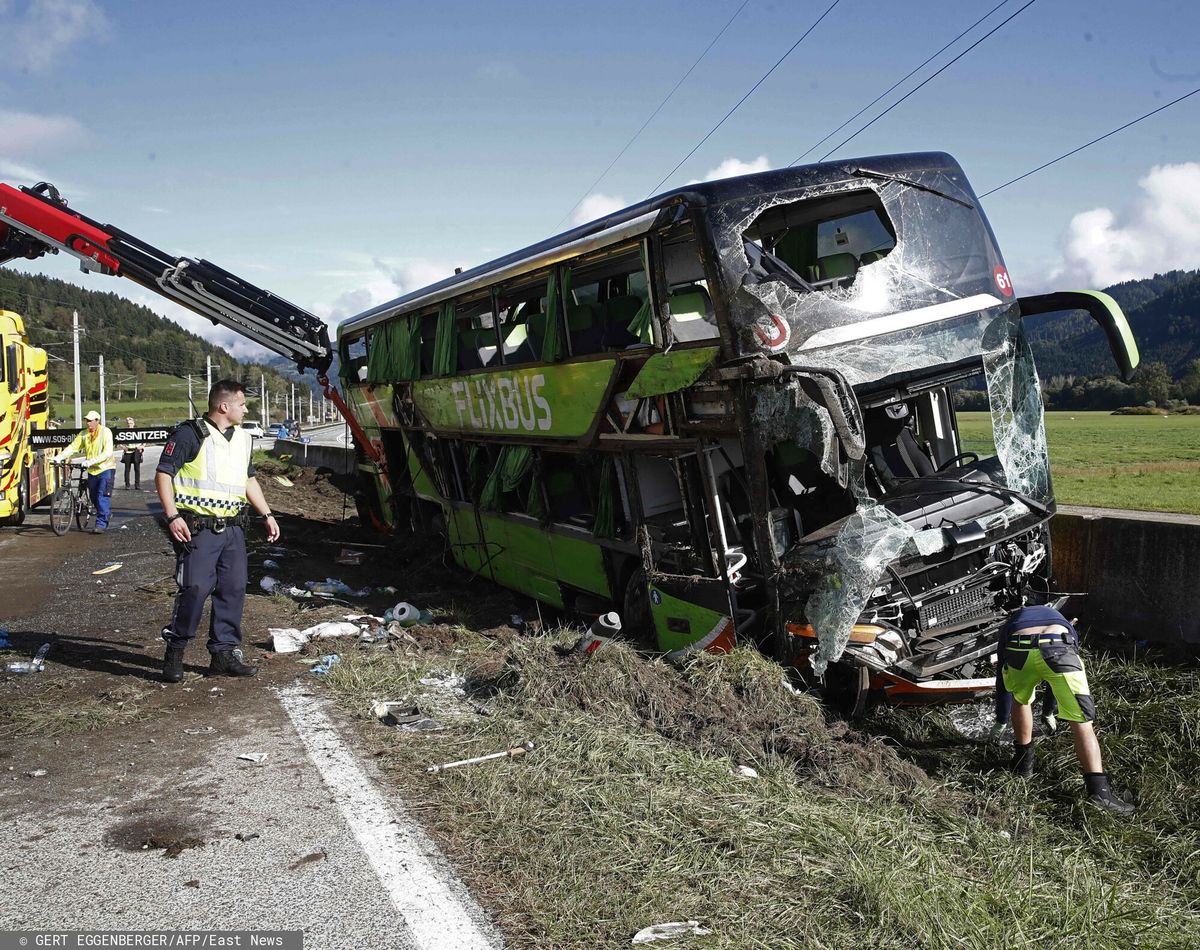 Autobus Flixbusa rozbił się na autostradzie. Nie żyje 19-latka