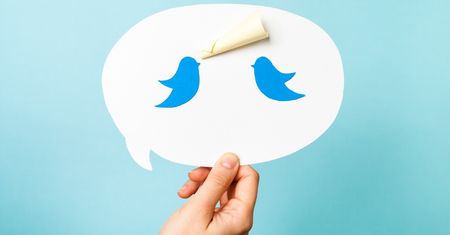 Po przejęciu Twittera przez Muska rośnie popularność konserwatywnych kont