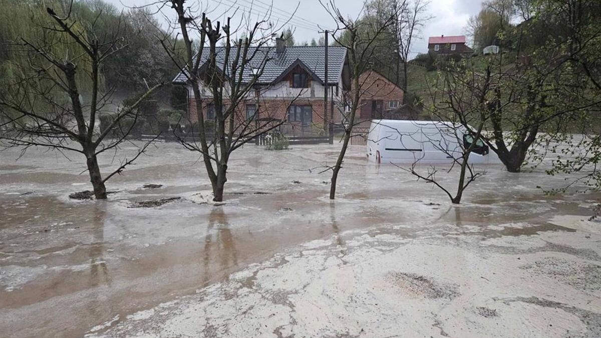 Podtopienia związane z piątkowymi (18.04) burzami w województwie lubelskim