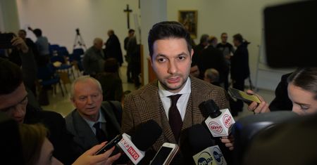 Raport PE ws. Polski. Patryk Jaki uderza w Rafała Trzaskowskiego