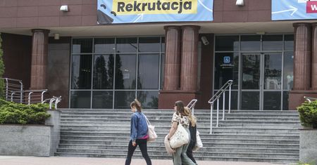 Świecą pustkami. Oto kierunki studiów, którymi nikt się nie interesuje