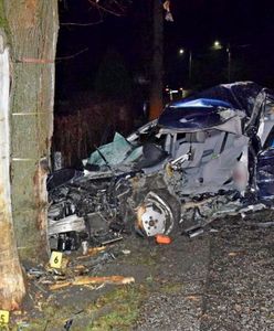 BMW roztrzaskało się na drzewie. Nie żyje 28-latek