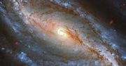 Niezwykła galaktyka NGC 613. Nowe zdjęcia z teleskopu Hubble'a