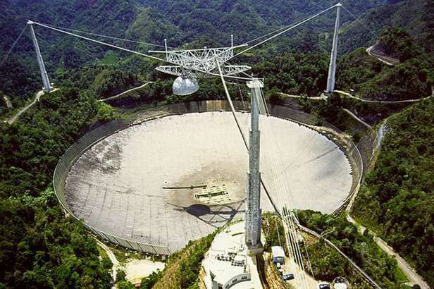 Obserwatorium Arecibo (Fot. Wired.com)