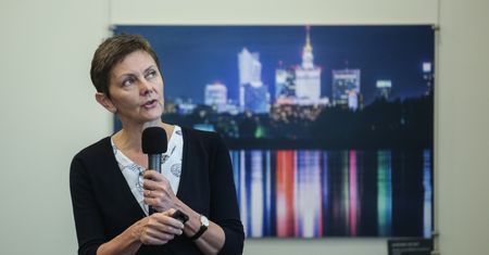 Polska potrzebuje obostrzeń? Ekspertka mówi o jednej grupie