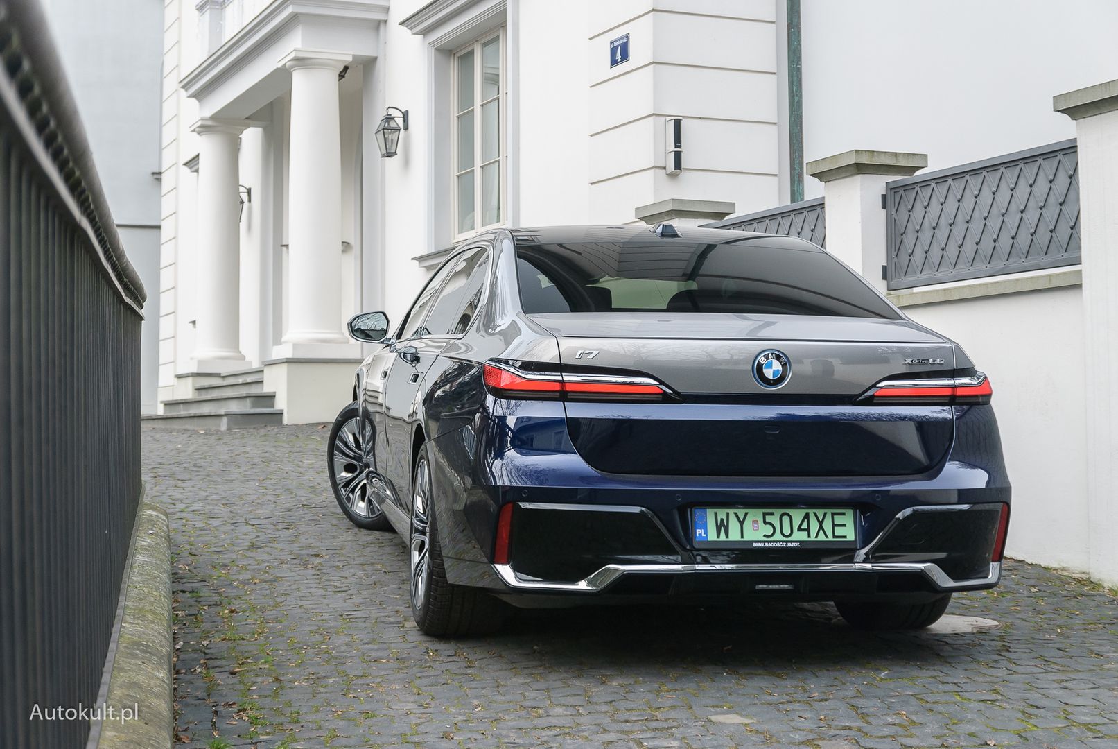BMW i7