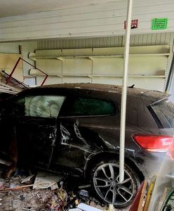 21-latek wjechał do sklepu. Pasażerka w szpitalu