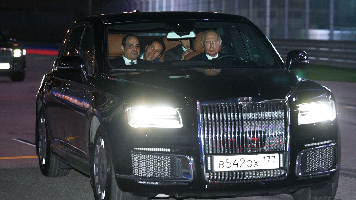 Prezydent Rosji i prezydent Egiptu (Abdel Fattah el-Sisi) na pokładzie Aurusa Senata